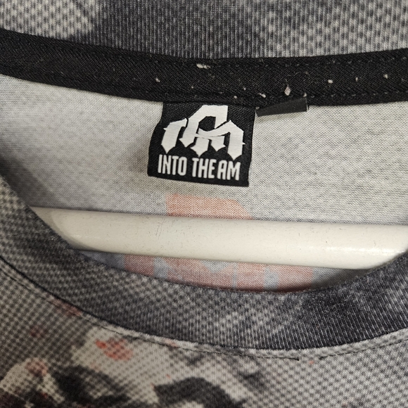 InTo The Am Gothic Inspired T-SHIRT Large - Picture 2 of 7